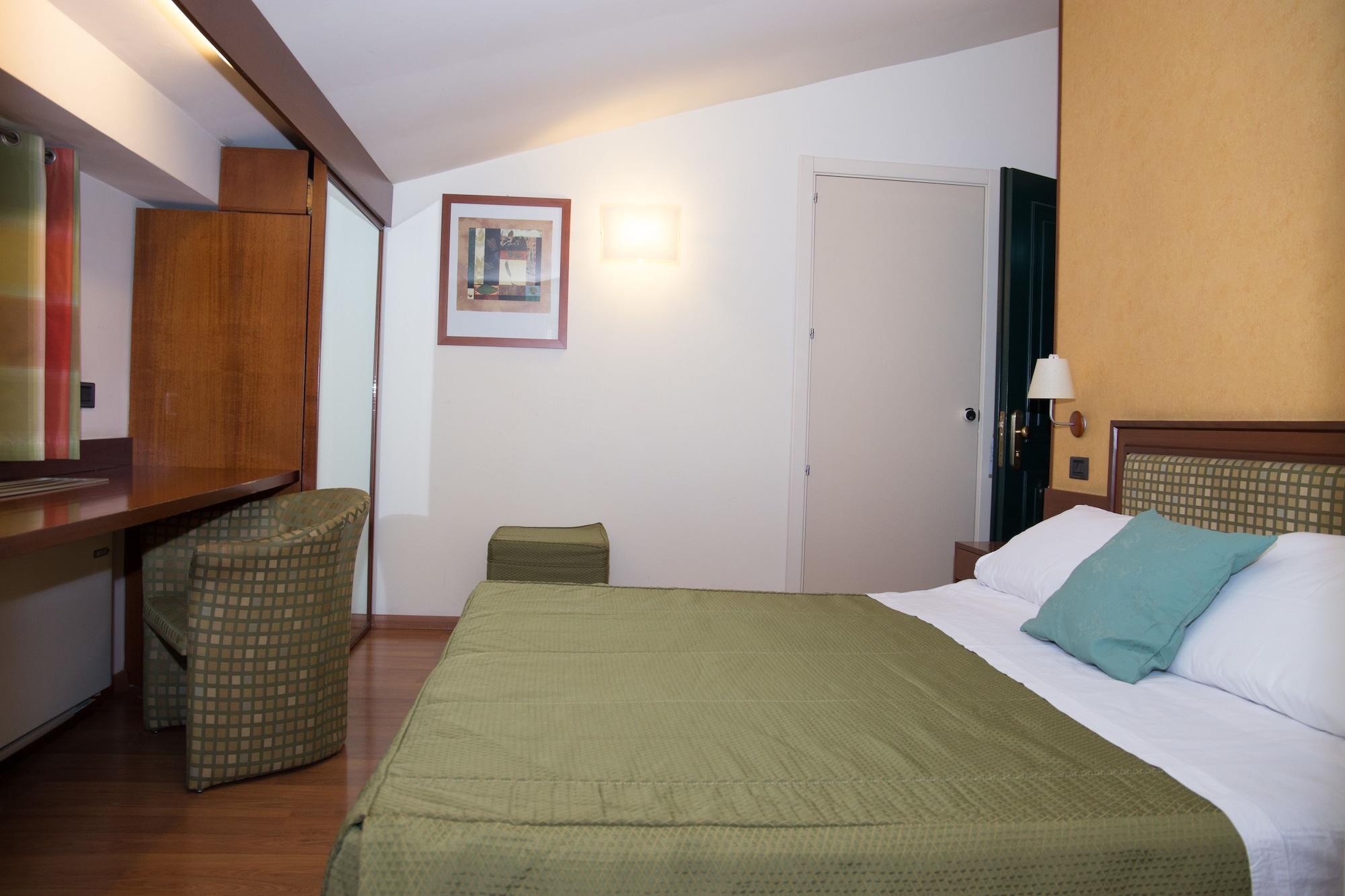 Hotel Montreal Ragusa Bagian luar foto