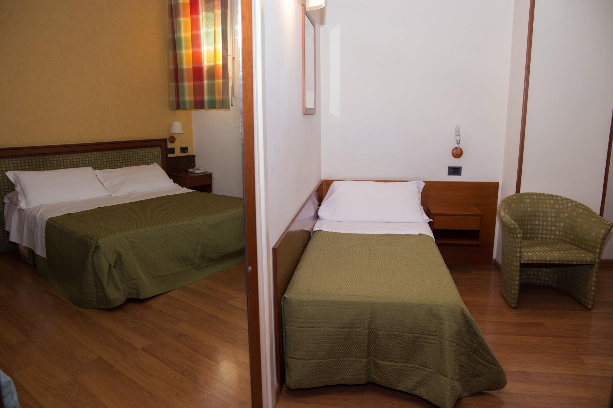 Hotel Montreal Ragusa Bagian luar foto