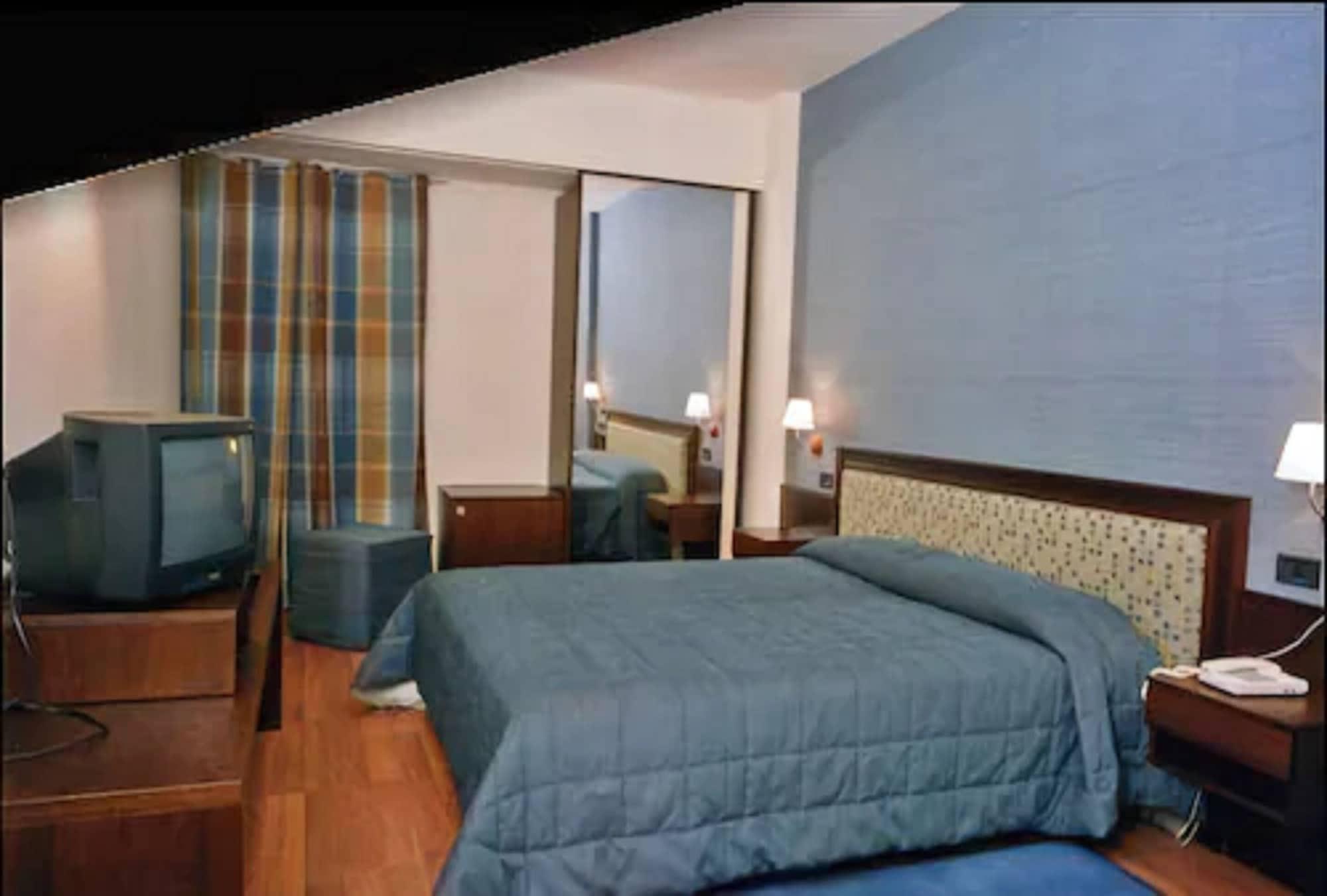 Hotel Montreal Ragusa Bagian luar foto