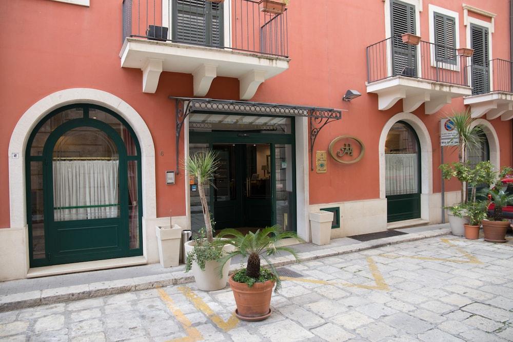 Hotel Montreal Ragusa Bagian luar foto