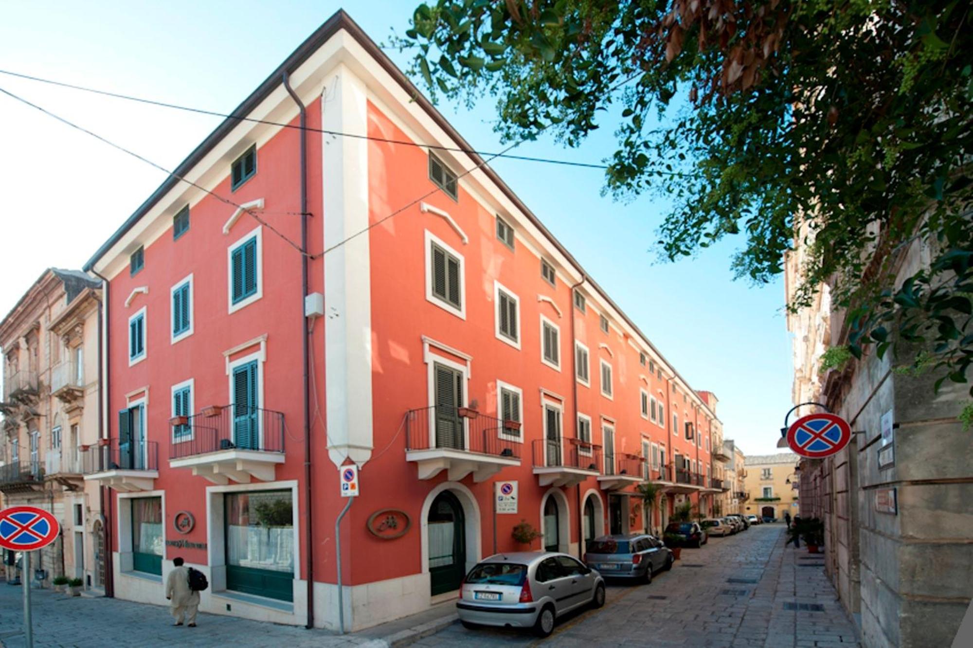 Hotel Montreal Ragusa Bagian luar foto