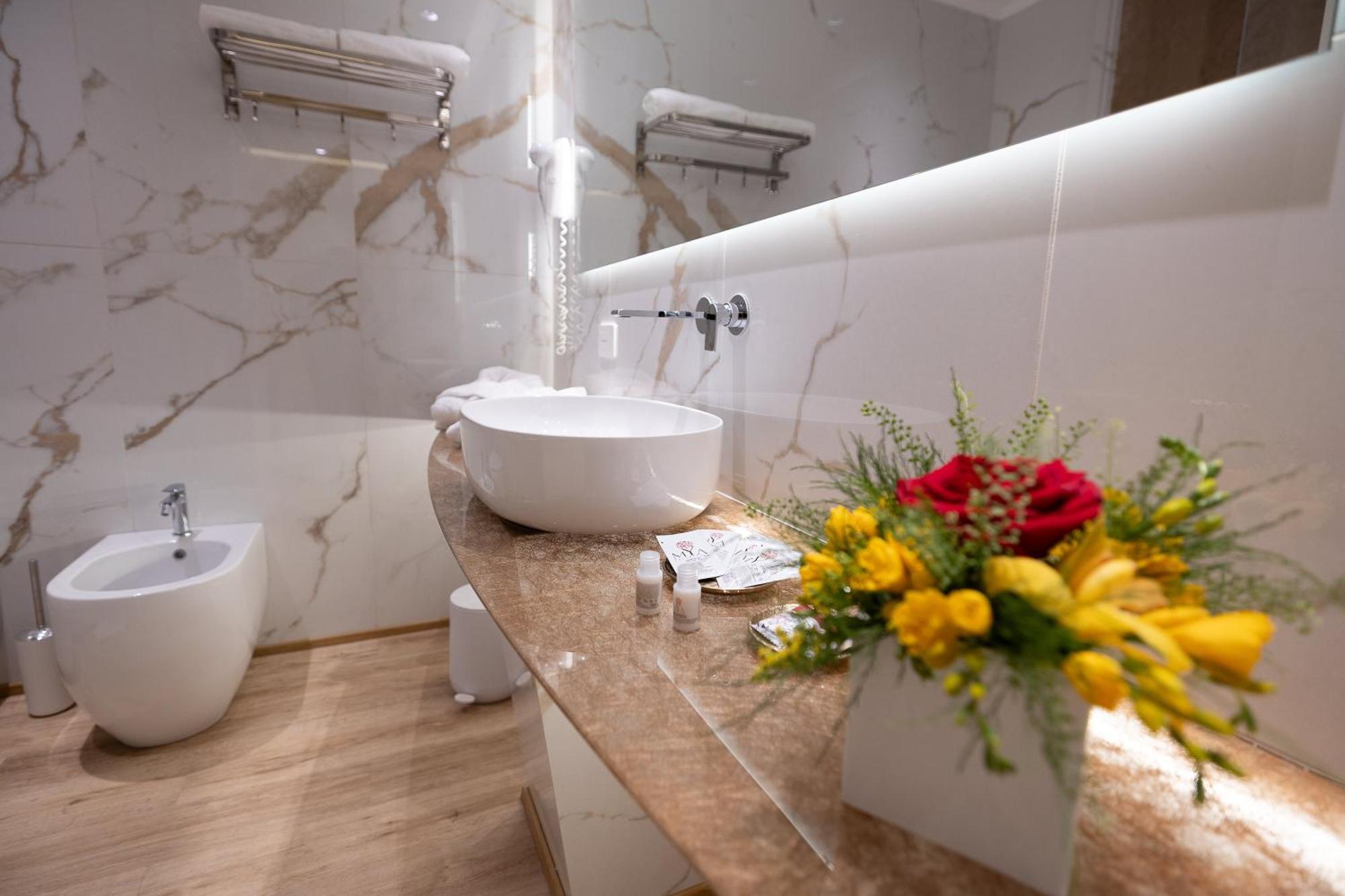 Hotel Montreal Ragusa Bagian luar foto
