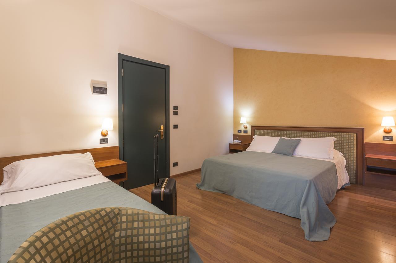 Hotel Montreal Ragusa Bagian luar foto