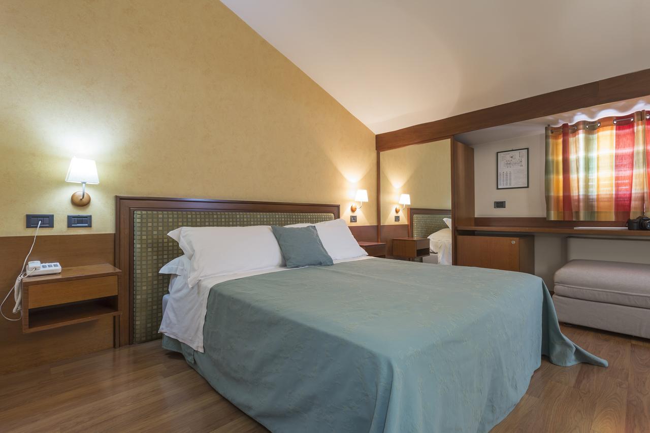 Hotel Montreal Ragusa Bagian luar foto
