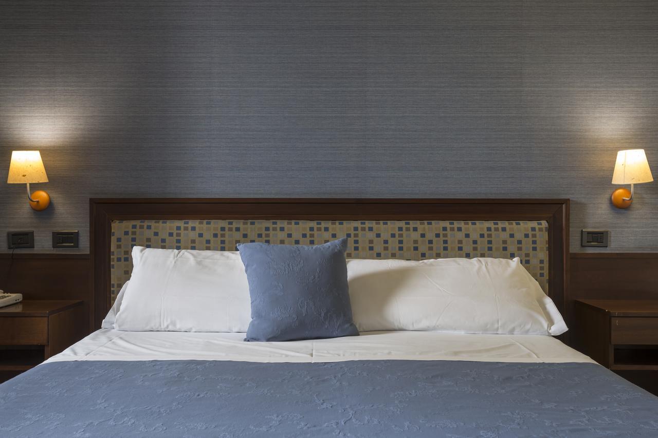 Hotel Montreal Ragusa Bagian luar foto