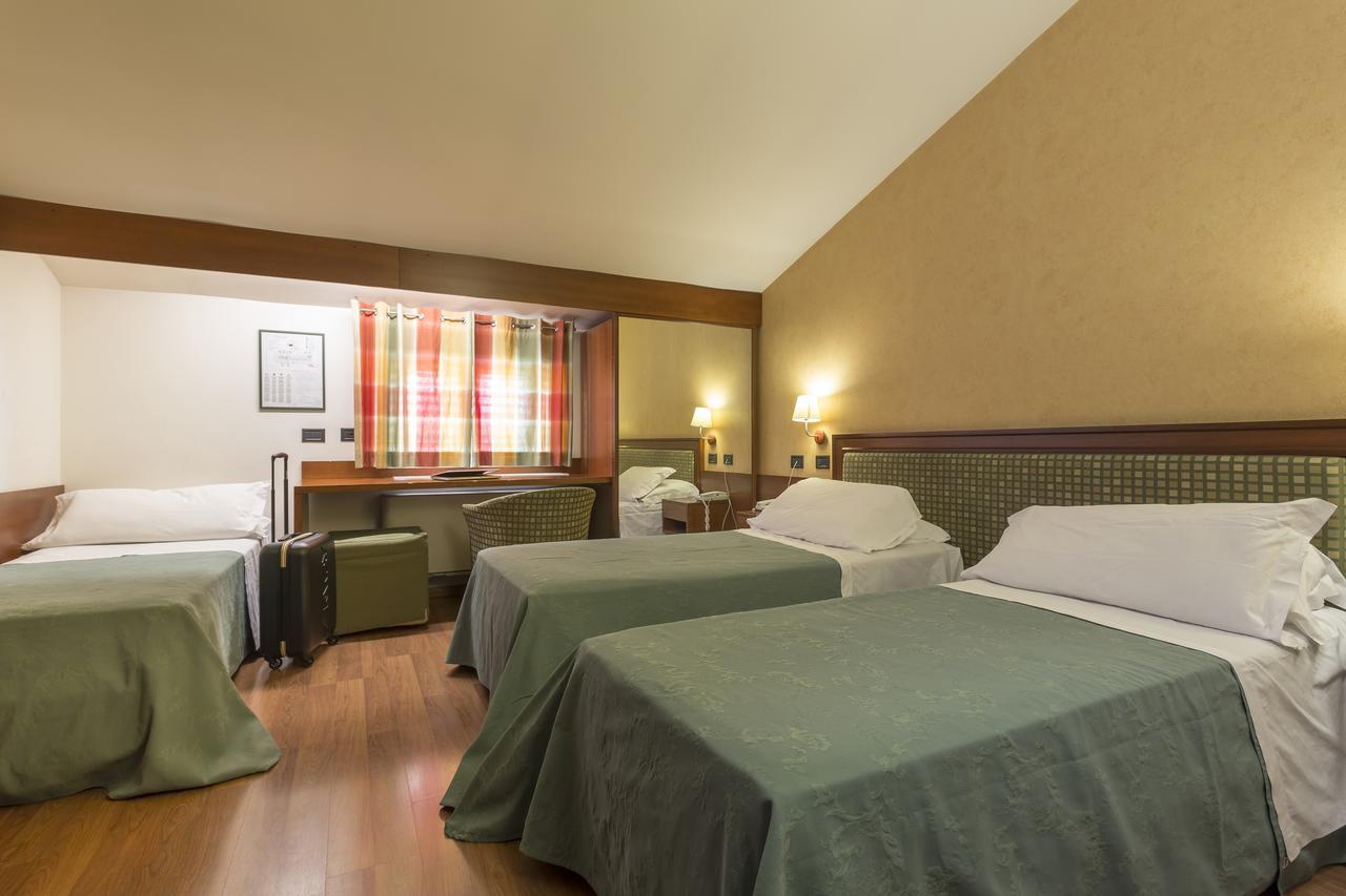 Hotel Montreal Ragusa Bagian luar foto