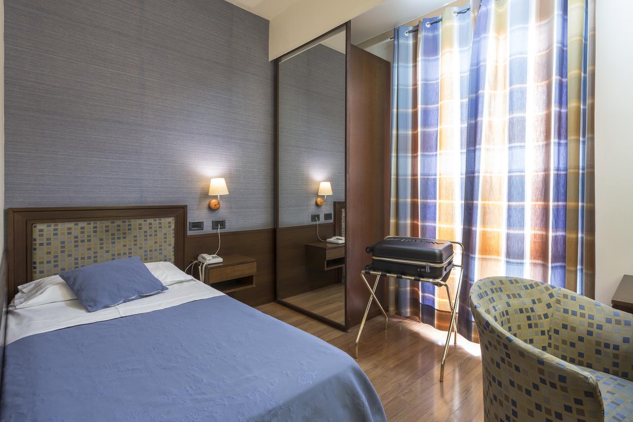 Hotel Montreal Ragusa Bagian luar foto