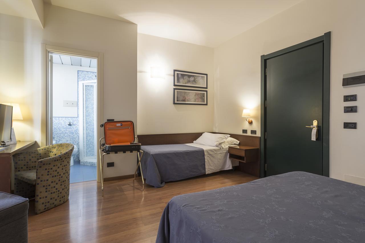 Hotel Montreal Ragusa Bagian luar foto