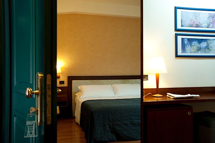 Hotel Montreal Ragusa Bagian luar foto
